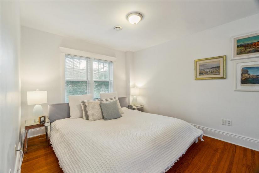 Property listing for 160 Dalewood Cres., Hamilton, ON