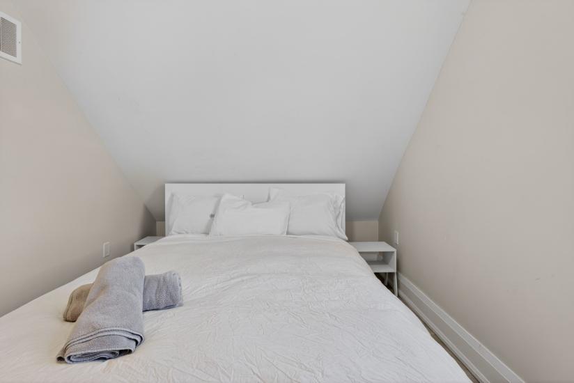 Property listing for 11 Barnesdale Ave. N., Hamilton, ON