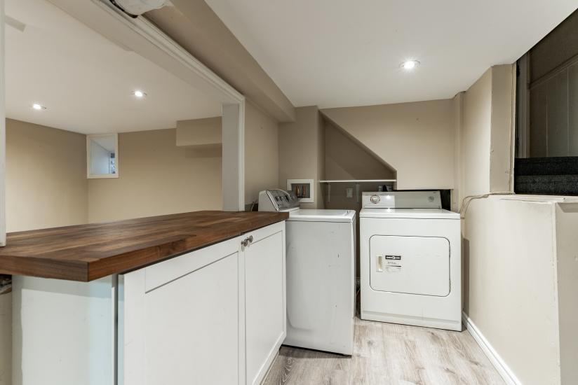 Property listing for 9 Blythe St., Hamilton, ON