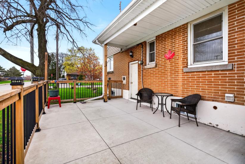 Property listing for 380 East 37th St., Hamilton, ON