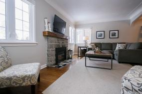 Property listing for 6 Tweedsmuir Ave., Dundas, ON