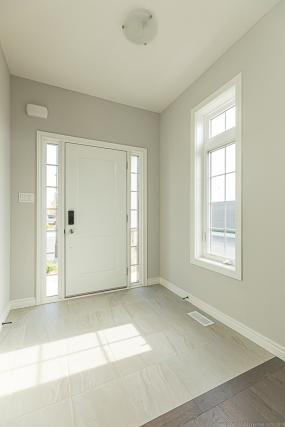 Property listing for 138 Dunrobin Lane, Grimsby, ON