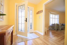 Property listing for 9 Barbara St., Smithville, Ontario