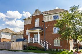 Property listing for #4-7 Sirente Dr., Hamilton, ON