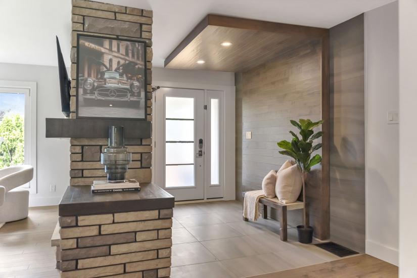 Property listing for 672 Hiawatha Blvd., Ancaster, ON