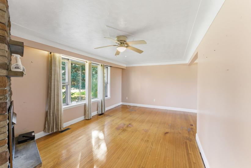 Property listing for 2088 Upper James St., Hamilton, ON