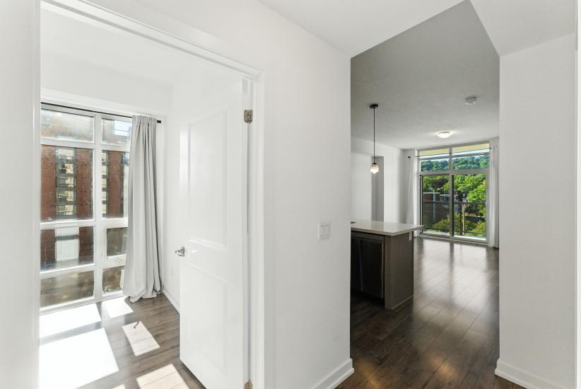 Property listing for 81 Robinson St. Unit #709, Hamilton, ON