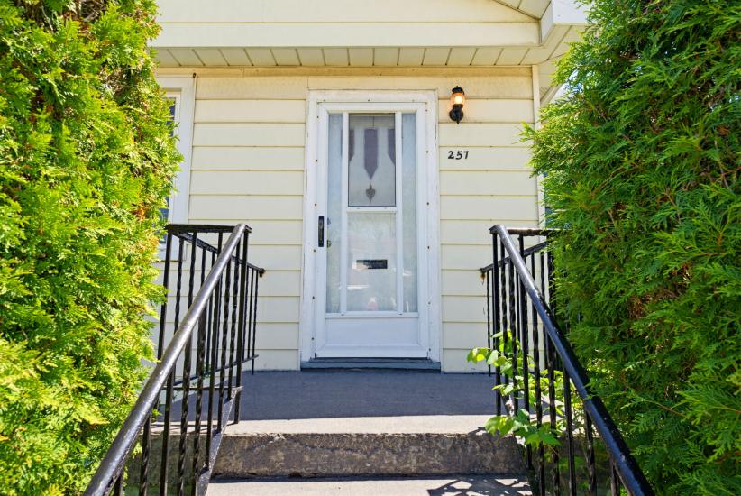 Property listing for 257 West 2nd St., Hamilton, ON