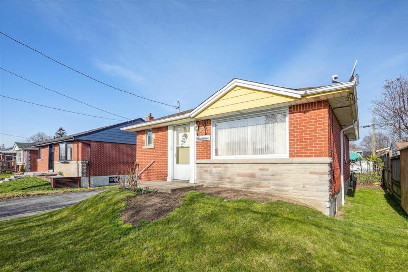 Property listing for 16 Greenwood St., Hamilton, ON
