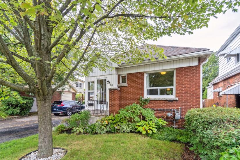 Property listing for 133 Longwood Rd. N., Hamilton, ON