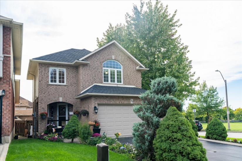 Property listing for 75 Claudette Gate, Hamilton, ON