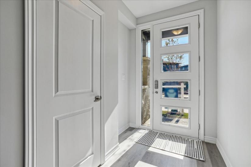 Property listing for 21 Cadwell Lane, Hamilton, ON