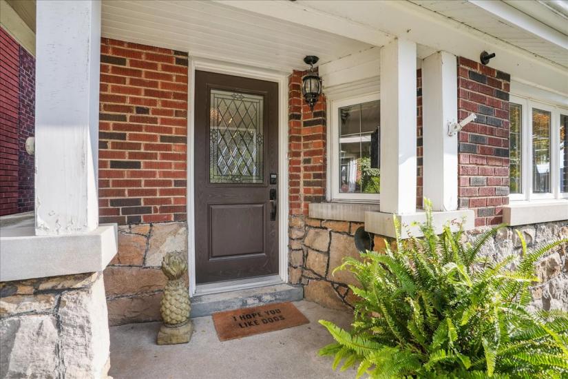 Property listing for 16 Paradise Rd. N., Hamilton, ON