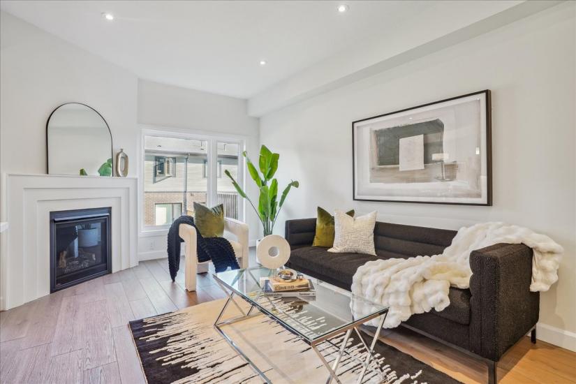 Property listing for 81 Bensley Lane, Hamilton, ON