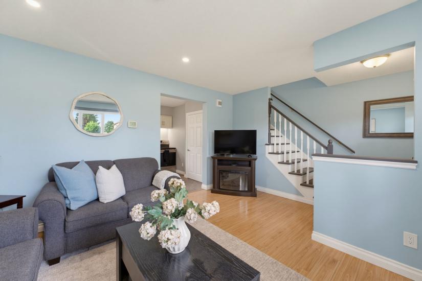 Property listing for 15 Seneca St. S., Cayuga, ON