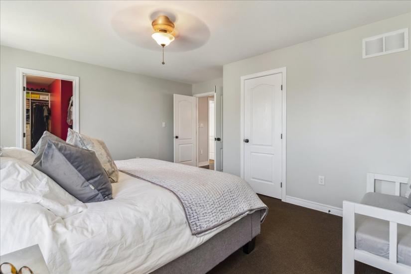 Property listing for 60 Pumpkin Pass, Binbrook, ON