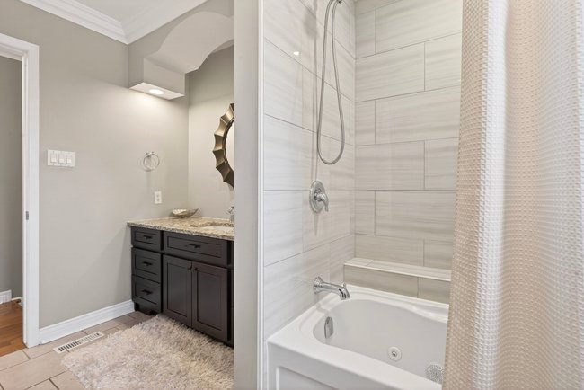 Property listing for 35 Shalfleet Blvd., Brantford, ON