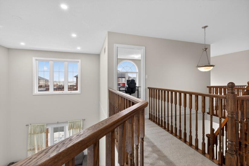 Property listing for 79 Dolomiti Crt., Stoney Creek, ON