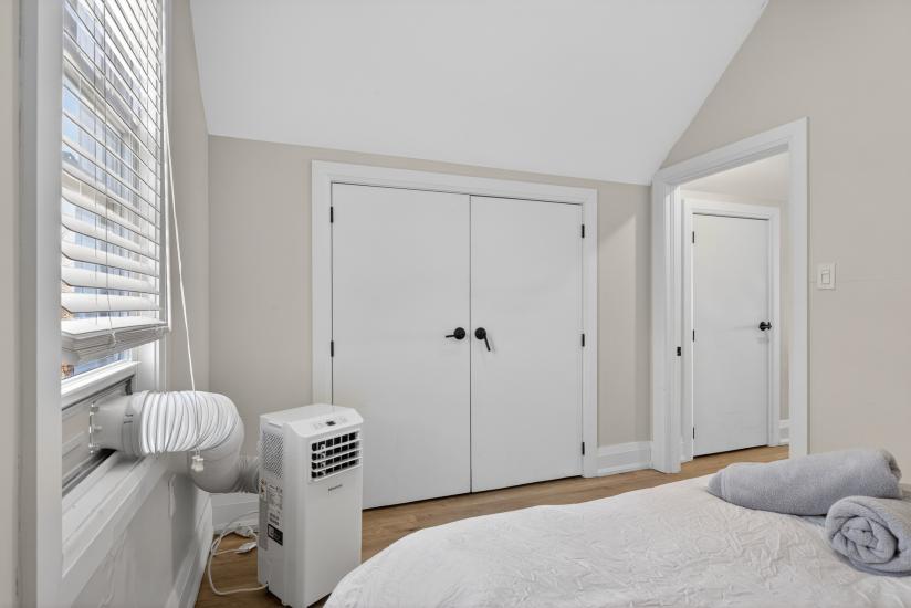 Property listing for 11 Barnesdale Ave. N., Hamilton, ON