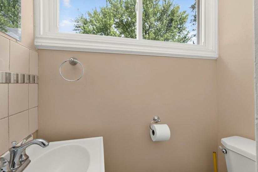 Property listing for 47 Witherspoon St., Dundas, ON