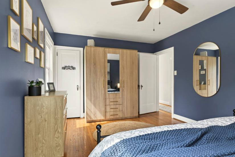 Property listing for 13 Tweedsmuir Ave., Dundas, ON