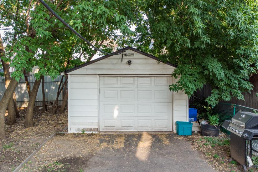 Property listing for 14 Fairview Ave, Hamilton, ON