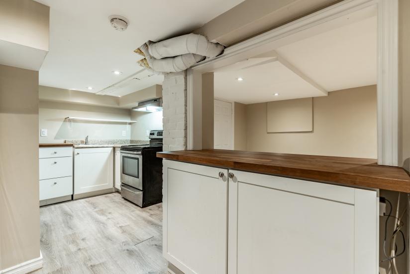 Property listing for 9 Blythe St., Hamilton, ON