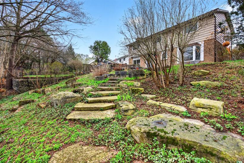 Property listing for 103 Turnbull Rd., Dundas, ON