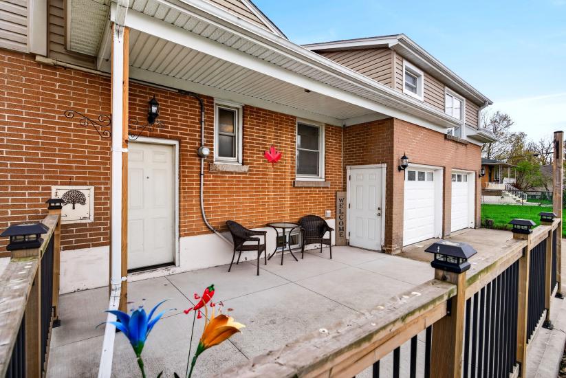Property listing for 380 East 37th St., Hamilton, ON