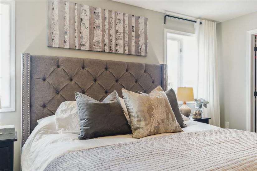 Property listing for 60 Pumpkin Pass, Binbrook, ON