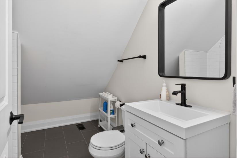 Property listing for 11 Barnesdale Ave. N., Hamilton, ON