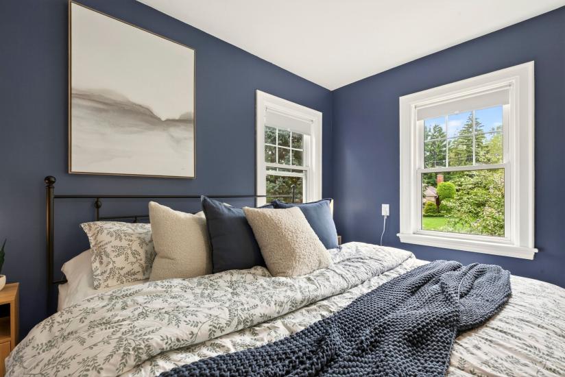 Property listing for 13 Tweedsmuir Ave., Dundas, ON
