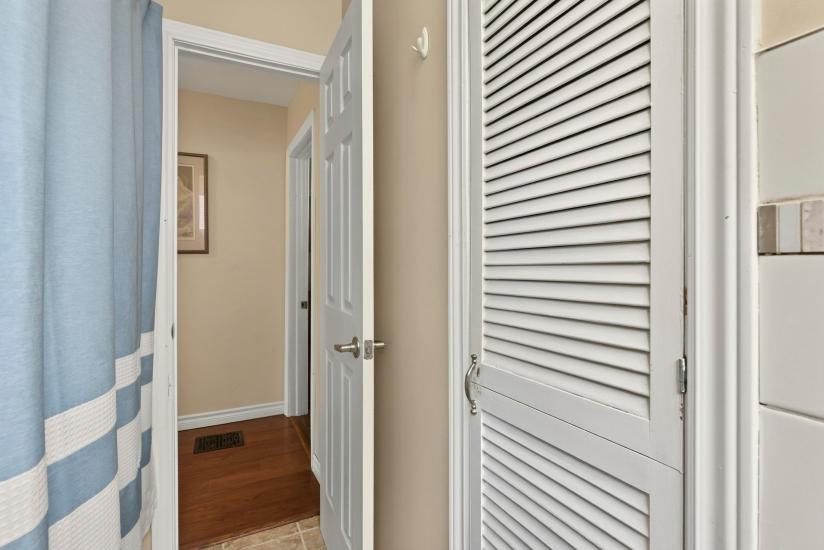 Property listing for 47 Witherspoon St., Dundas, ON