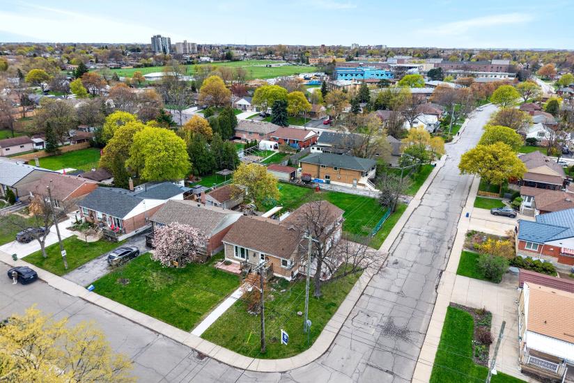 Property listing for 380 East 37th St., Hamilton, ON