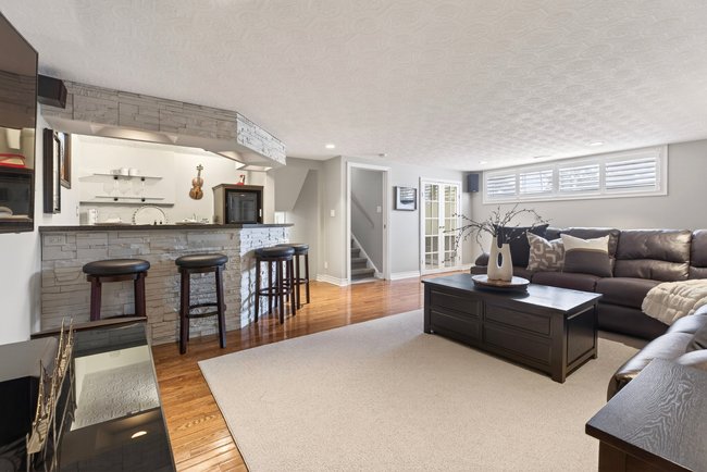 Property listing for 35 Shalfleet Blvd., Brantford, ON