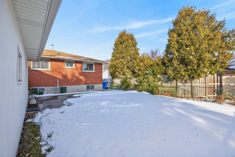 Property listing for 624 Seventh Ave., Hamilton, ON