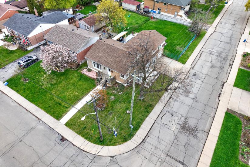 Property listing for 380 East 37th St., Hamilton, ON