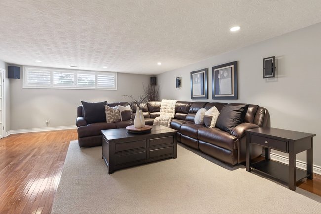 Property listing for 35 Shalfleet Blvd., Brantford, ON