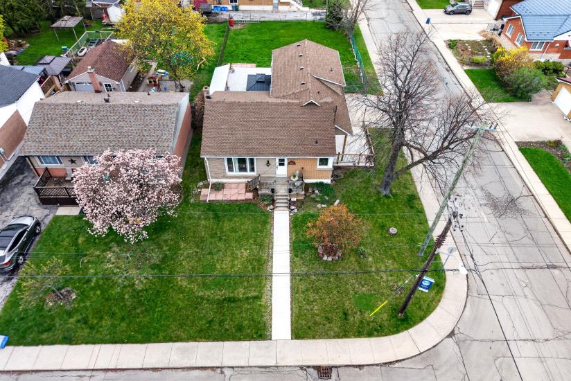 Property listing for 380 East 37th St., Hamilton, ON