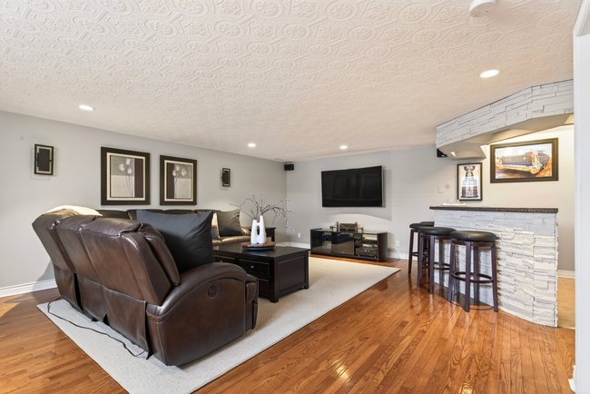 Property listing for 35 Shalfleet Blvd., Brantford, ON