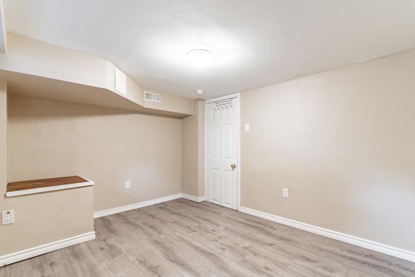 Property listing for 9 Blythe St., Hamilton, ON