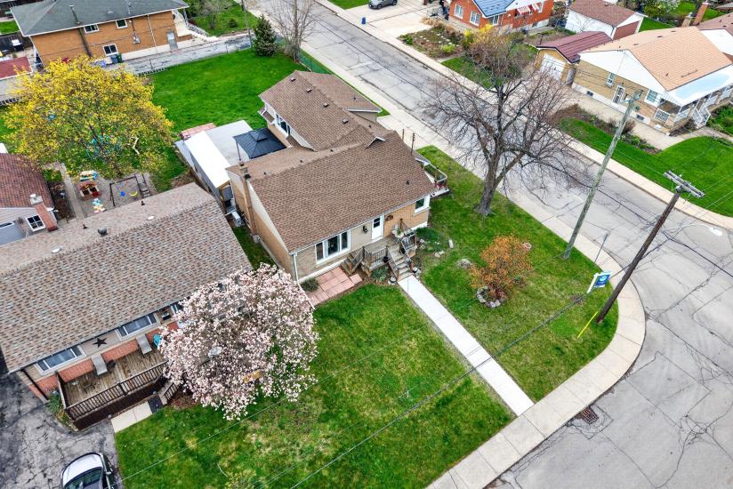 Property listing for 380 East 37th St., Hamilton, ON