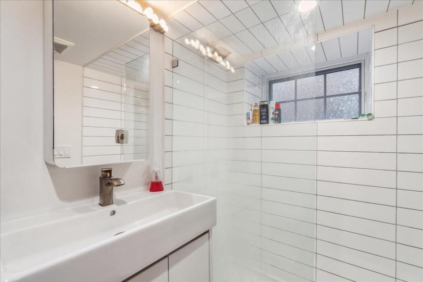 Property listing for 160 Dalewood Cres., Hamilton, ON