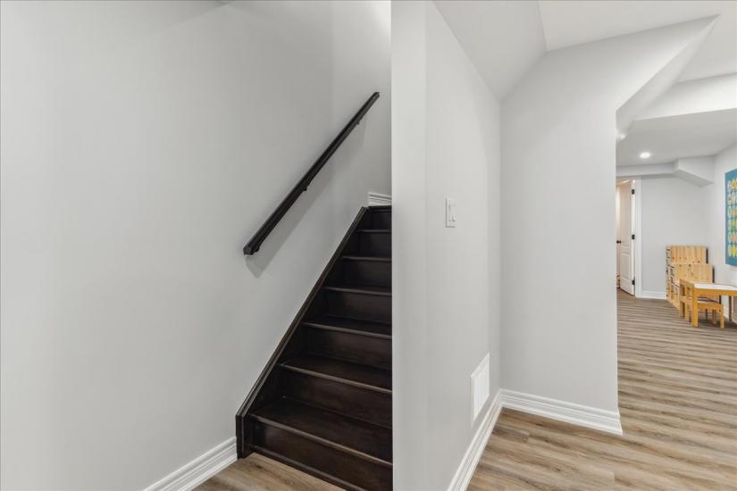 Property listing for 60 Pumpkin Pass, Binbrook, ON