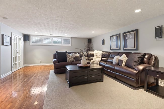 Property listing for 35 Shalfleet Blvd., Brantford, ON