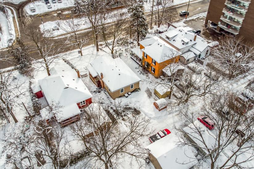 Property listing for 15 Dundas St, Dundas, ON