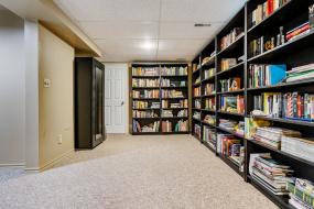 Property listing for 145 Lavender Dr., Ancaster, ON