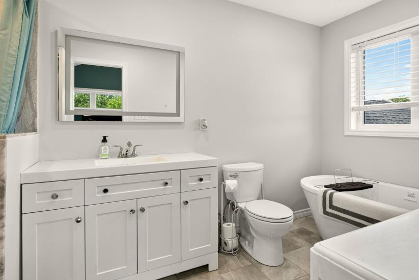 Property listing for 98 First Rd. W., Stoney Creek, ON