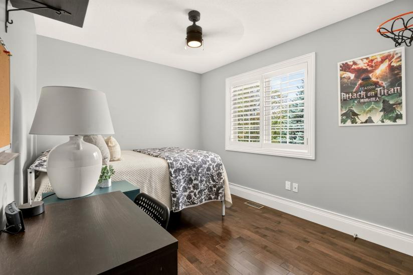 Property listing for 667 Sandcherry Dr., Burlington, ON