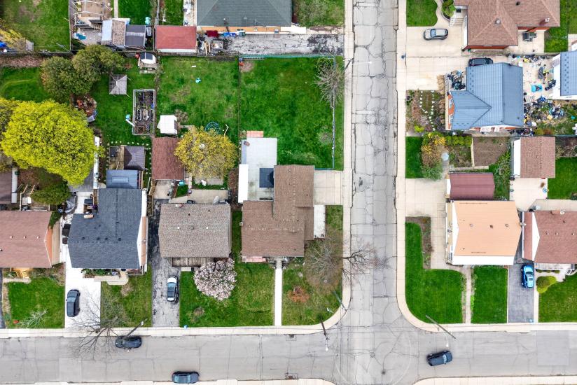 Property listing for 380 East 37th St., Hamilton, ON